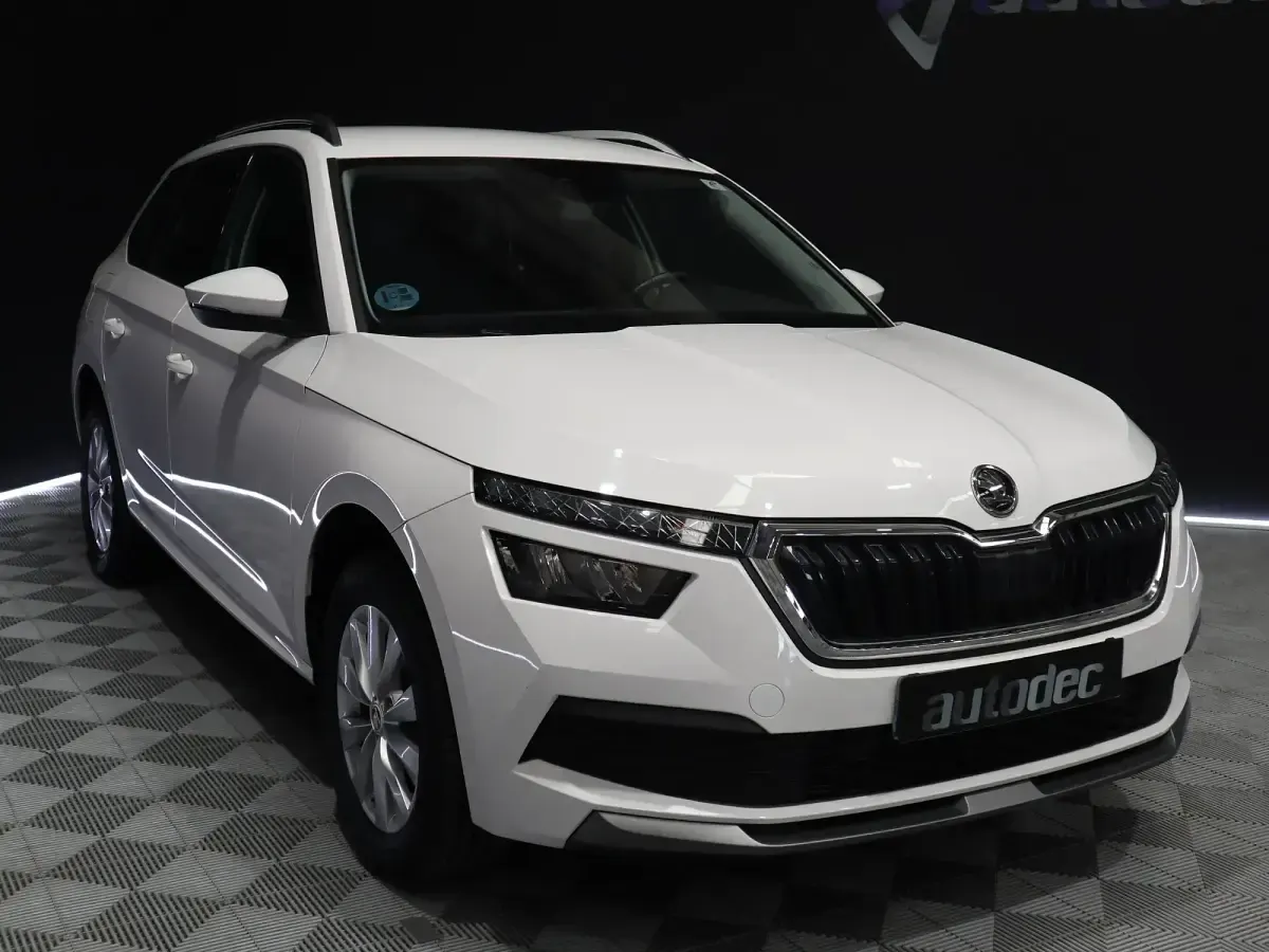 Usado Skoda Kamiq Ambition 110 CV (80 kW) 2021 Blanco SUV