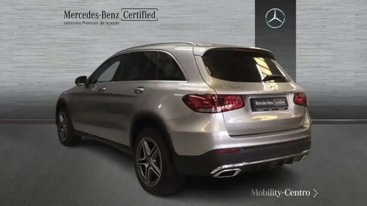 Usado Mercedes GLC300e 313 CV (230 kW) 2021 Plateado Coupe