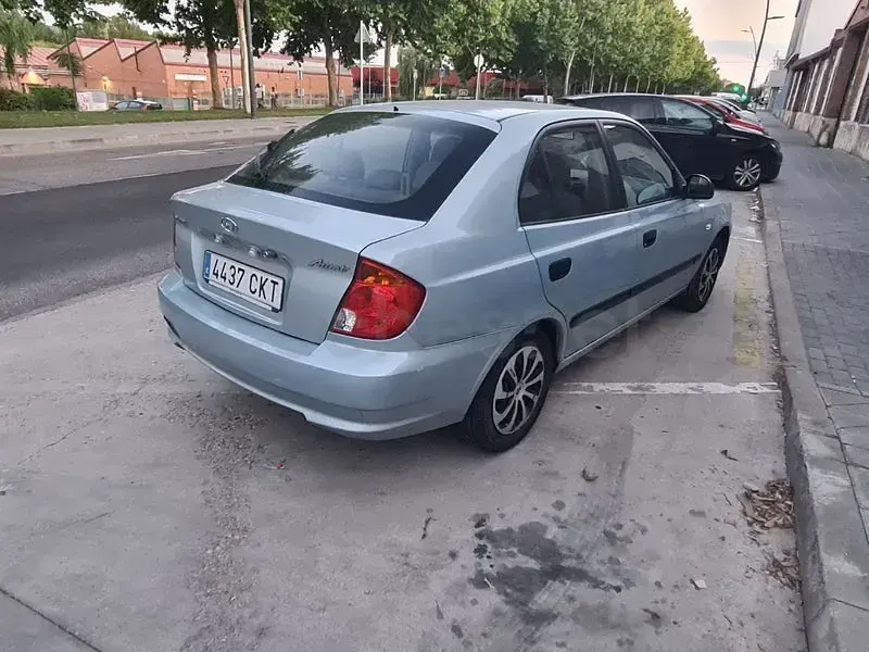 Usado Hyundai Accent GLS 102 CV (75 kW) 2003 Azul Berlina
