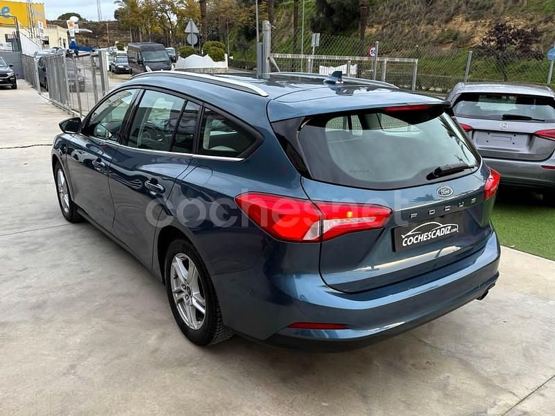 Usado Ford Focus Trend 120 CV (88 kW) 2021 Azul Familiar