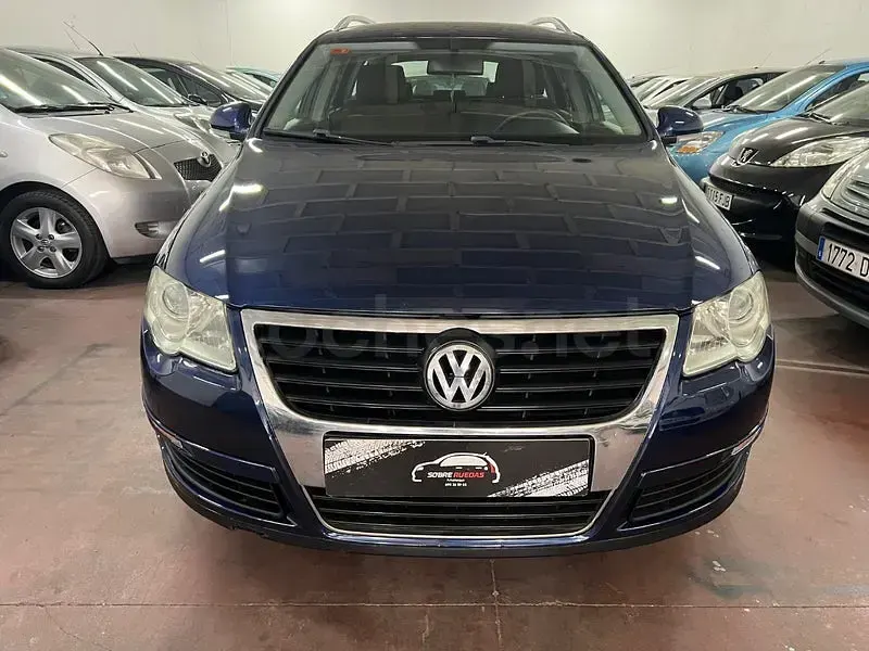Usado VW Passat Trendline 105 CV (77 kW) 2006 Azul Familiar