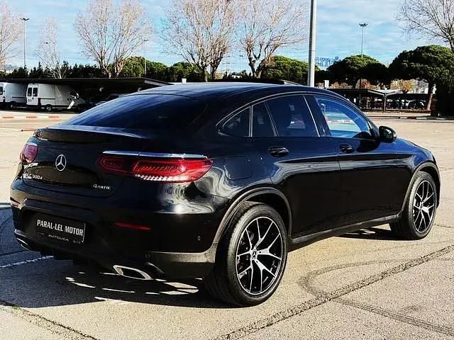 Używany Mercedes GLC300 AMG line 245 KM (180 kW) 2021 Czarny Coupe