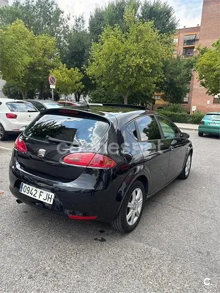 Usado Seat Leon Sport 105 CV (77 kW) 2006 Negro Utilitario