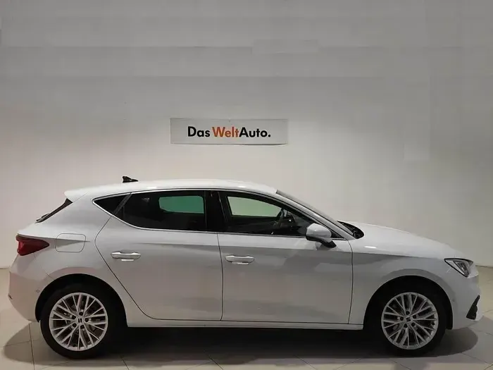 Usado Seat Leon XCELLENCE 150 CV (110 kW) 2020 Blanco Berlina