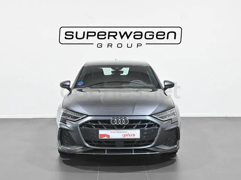 Usado Audi A3 Comfort 204 CV (150 kW) 2025 Gris / plata Berlina