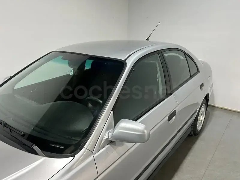 Usado Honda Accord LS 136 CV (100 kW) 2002 Gris / plata Berlina