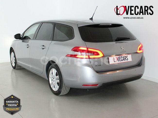 Usado Peugeot 308 SW Active 130 CV (95 kW) 2021 Gris / plata Familiar