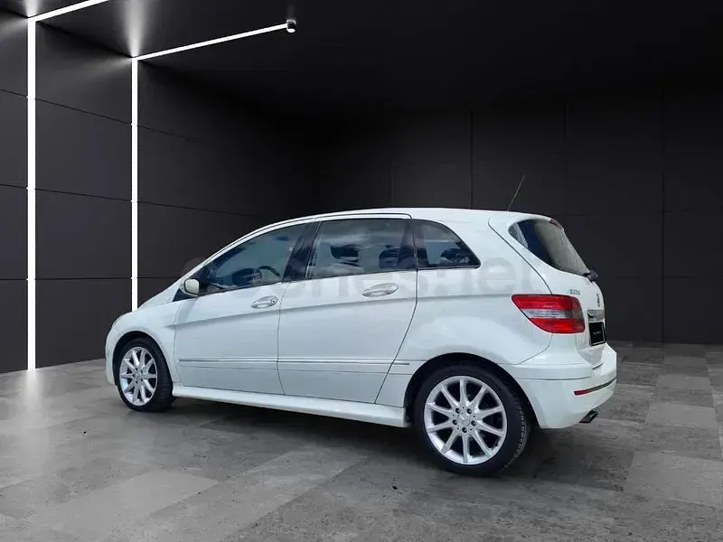 Usado Mercedes B200 140 CV (102 kW) 2006 Blanco Monovolumen
