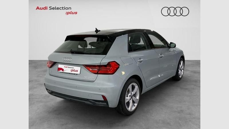 Usado Audi A1 Sportback Advanced Plus 116 CV (85 kW) 2024 Gris flecha (efecto perla)/techo negro mito Utilitario