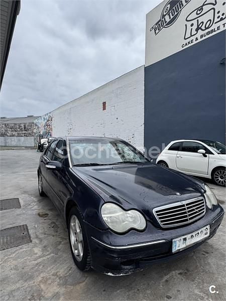 Usado Mercedes C220 Avantgarde 143 CV (105 kW) 2001 Azul Berlina