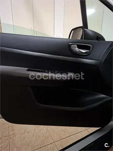 Usado Peugeot 307 110 CV (80 kW) 2001 Blanco Utilitario