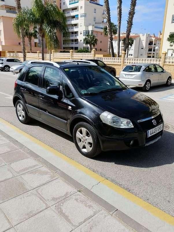Usado Fiat Sedici Emotion 120 CV (88 kW) 2008 Negro SUV