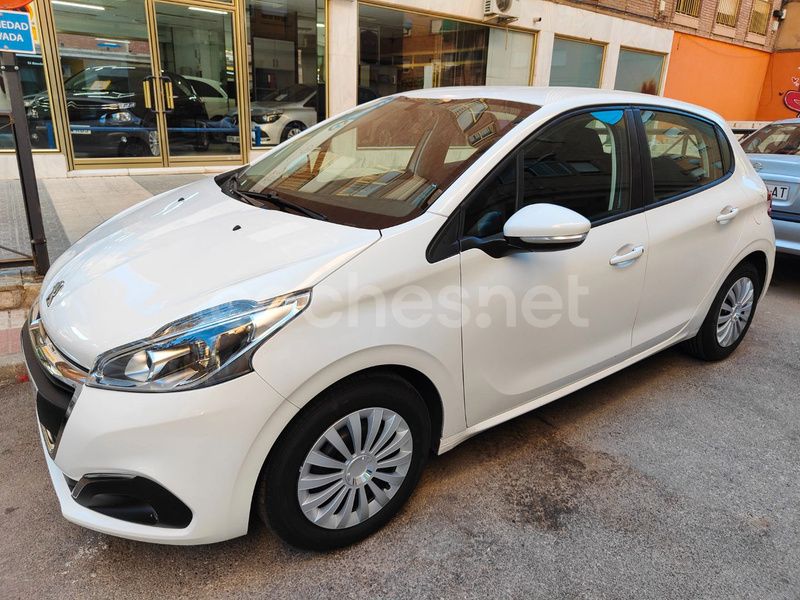 Blanco Usado 2017 Peugeot 208 Business-Line Utilitario | 7890 € (Precio justo) - Imagen 1/4