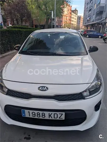 Usado Kia Rio 84 CV (61 kW) 2017 Blanco Berlina