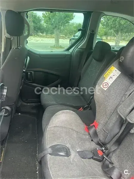 Usado Peugeot Partner Tepee Style 100 CV (73 kW) 2016 Gris / plata Monovolumen