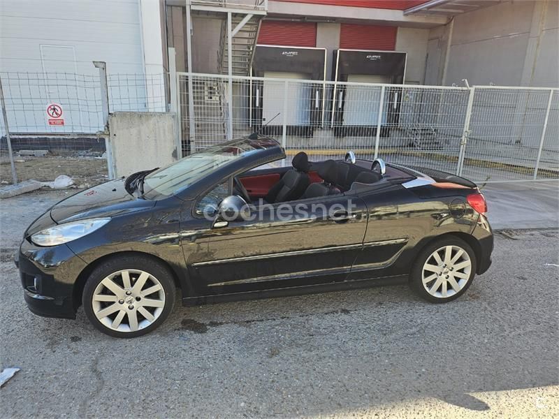 Usado Peugeot 207 CC 110 CV (80 kW) 2010 Negro Descapotable