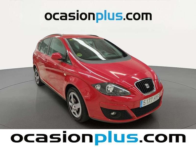 Usado Seat Altea XL Ecomotive 105 CV (77 kW) 2014 Rojo Monovolumen
