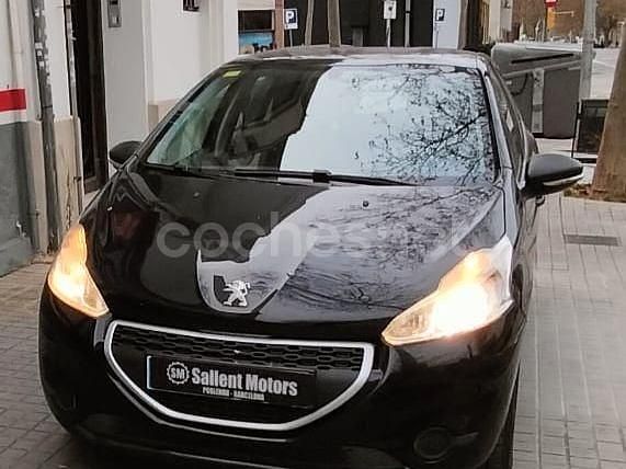Usado Peugeot 208 Access 68 CV (50 kW) 2013 Negro Utilitario
