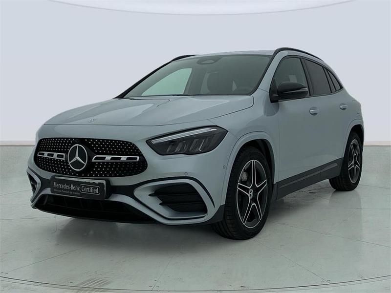 Usado Mercedes GLA200 150 CV (110 kW) 2025 Plata hightech SUV
