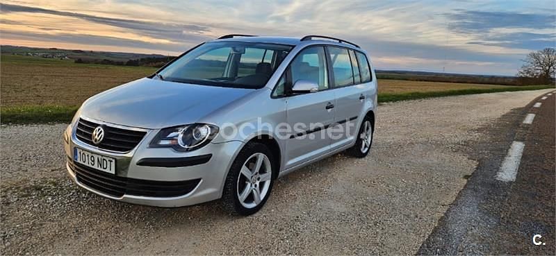 Gris / plata Usado 2009 VW Touran Advance Monovolumen | 6100 € (Precio justo) - Imagen 1/4