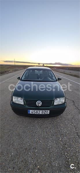 Verde Usado 2002 VW Bora Conceptline Berlina | 1750 € - Imagen 1/4