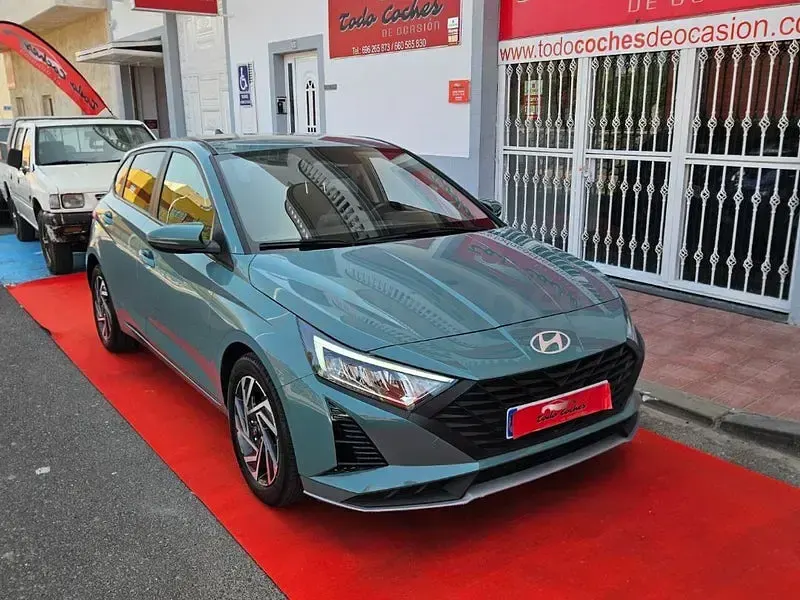Usado Hyundai i20 84 CV (61 kW) 2024 Verde Utilitario