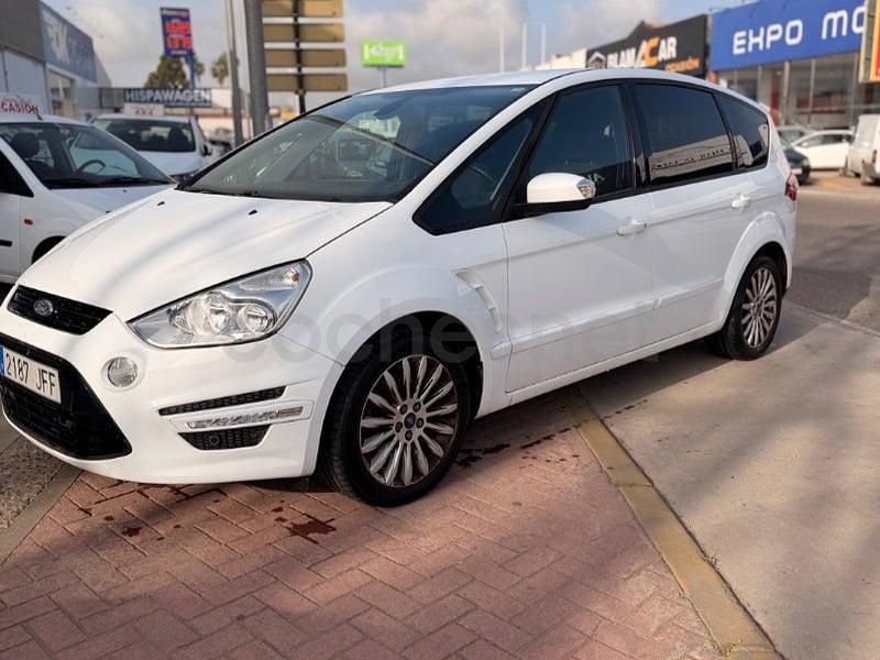 Usado Ford S-MAX Trend 140 CV (102 kW) 2015 Blanco Monovolumen