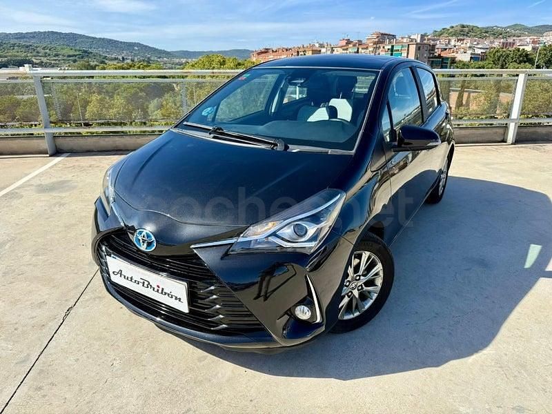 Usado Toyota Yaris Hybrid Advance 100 CV (73 kW) 2019 Negro Berlina