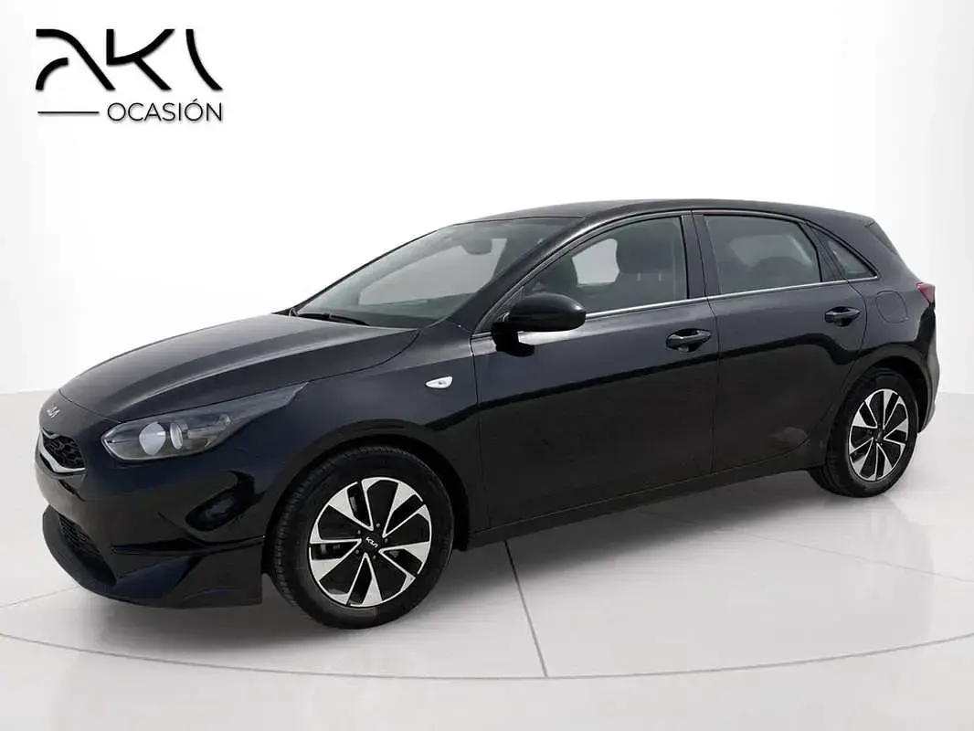 Usado Kia Ceed 101 CV (74 kW) 2025 Negro Utilitario