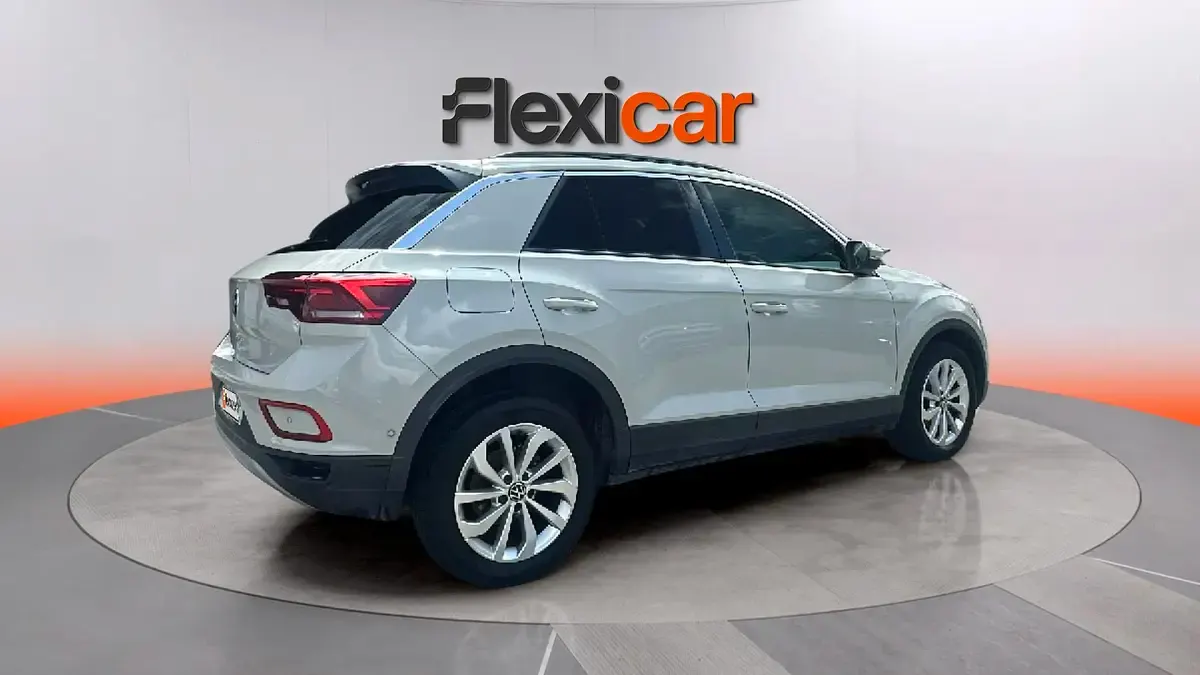Usado VW T-Roc Life 150 CV (110 kW) 2023 Beige SUV