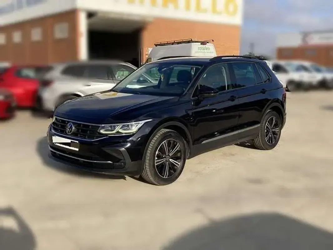 Usado VW Tiguan Life 150 CV (110 kW) 2021 Negro SUV