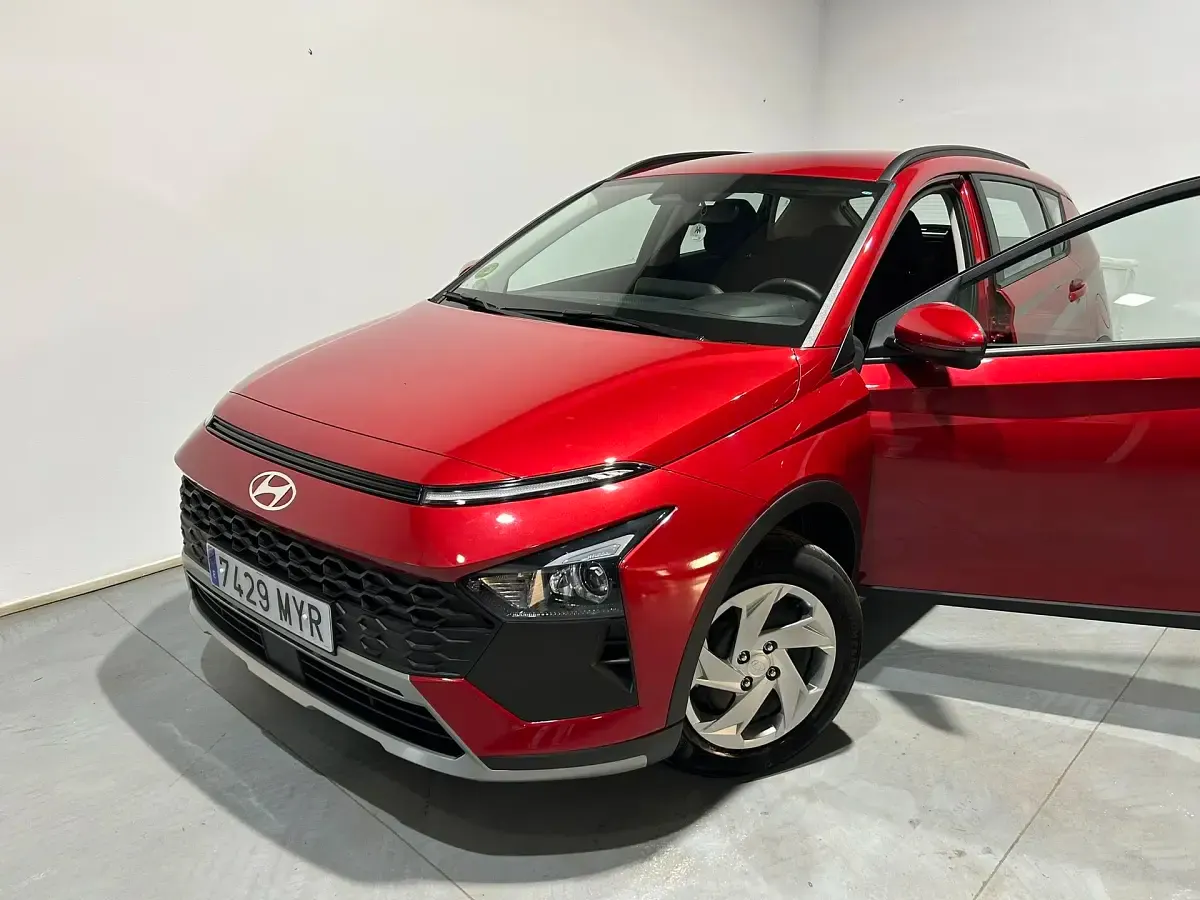 Usado Hyundai Bayon 80 CV (58 kW) 2025 Rojo SUV
