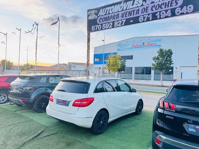 Usado Mercedes B180 109 CV (80 kW) 2013 Blanco Monovolumen