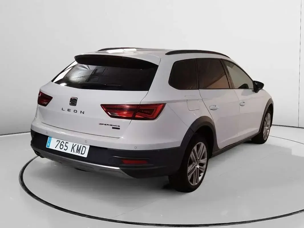 Usado Seat Leon 4Drive 150 CV (110 kW) 2018 Blanco SUV