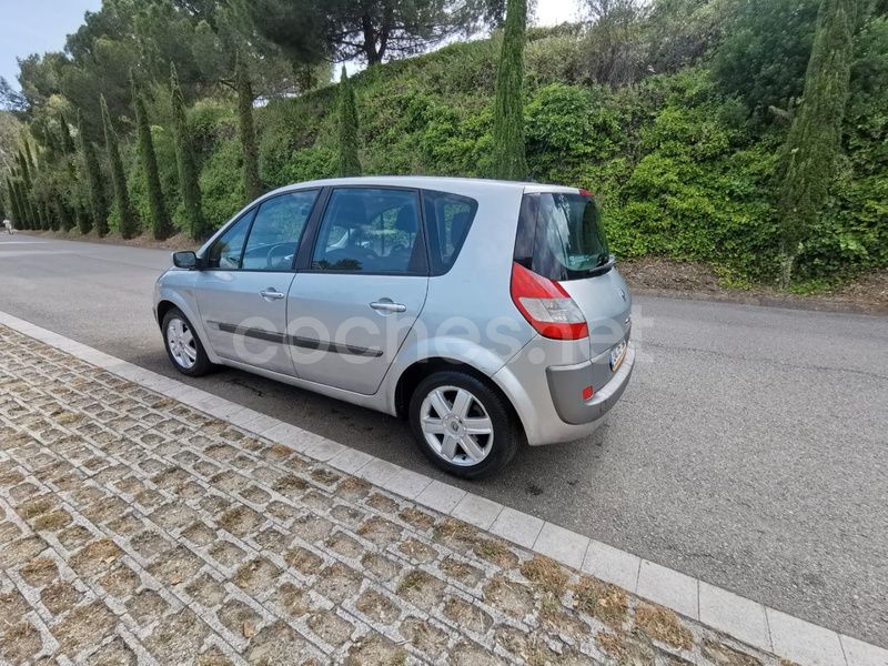 Usado Renault Scénic II Dynamique 105 CV (77 kW) 2006 Gris / plata Monovolumen