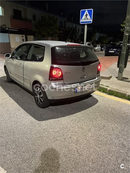 Usado VW Polo Sportline 80 CV (58 kW) 2005 Gris / plata Utilitario