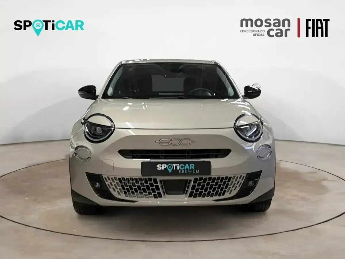 Usado Fiat 600 Mirror 100 CV (73 kW) 2025 Gris SUV