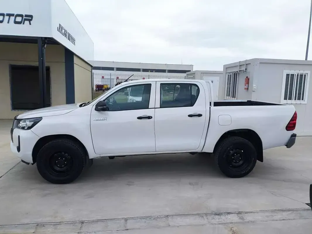 Usado Toyota HiLux 150 CV (110 kW) 2021 Blanco Pickup/Camioneta