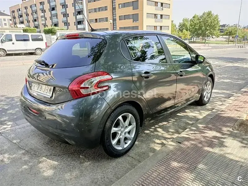 Usado Peugeot 208 Active 82 CV (60 kW) 2014 Gris / plata Utilitario