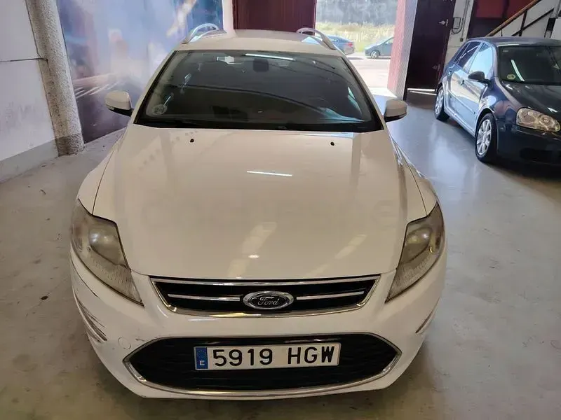 Usado Ford Mondeo Sport 115 CV (84 kW) 2011 Gris / plata Familiar