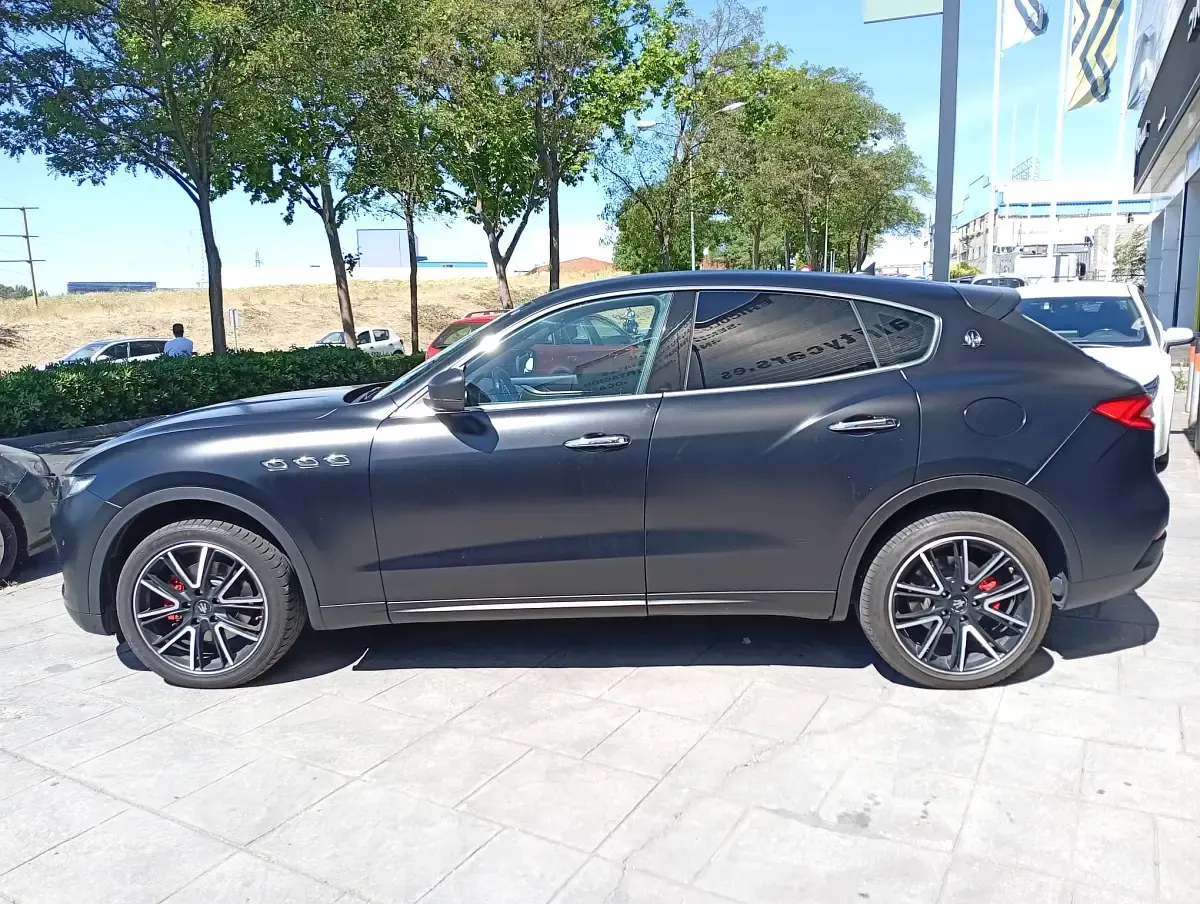 Usado Maserati Levante 275 CV (202 kW) 2017 Gris SUV