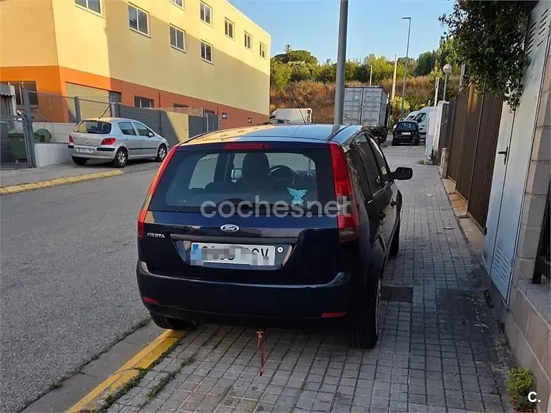 Usado Ford Fiesta Trend 80 CV (58 kW) 2002 Negro Utilitario