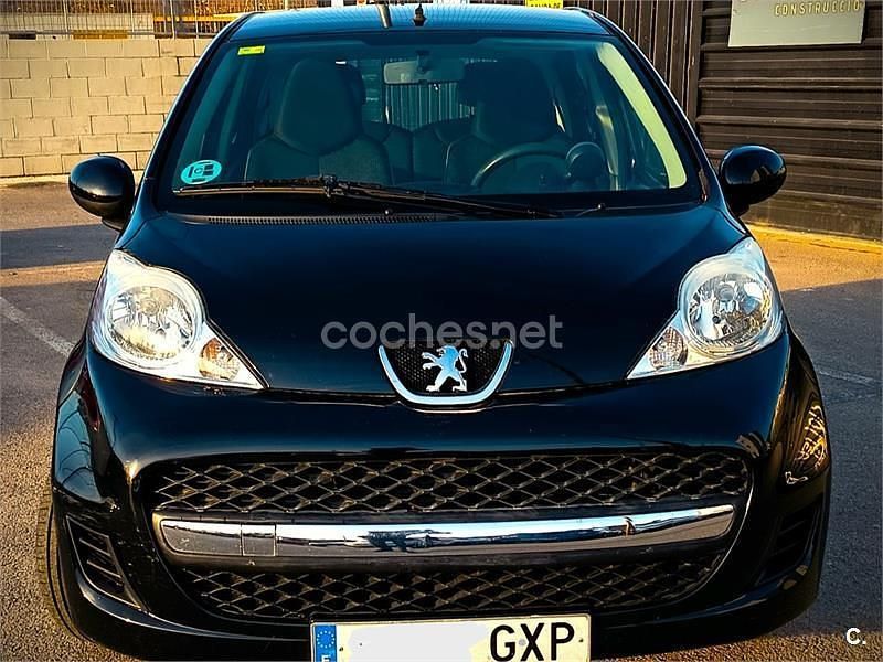 Usado Peugeot 107 68 CV (50 kW) 2010 Negro Utilitario