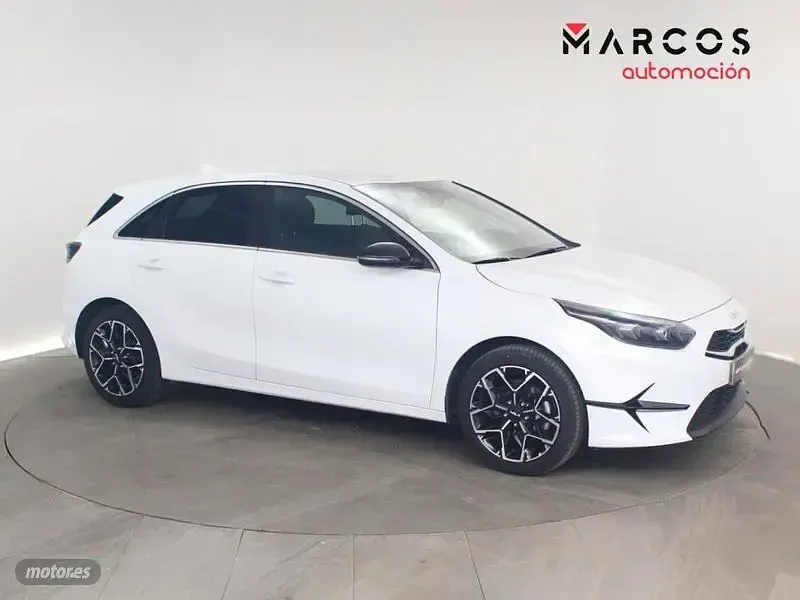 Usado Kia Ceed Style 100 CV (73 kW) 2025 Blanco Utilitario