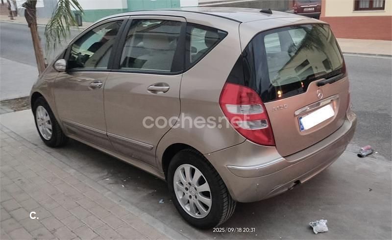 Usado Mercedes A150 Elegance 95 CV (69 kW) 2006 Beige Monovolumen