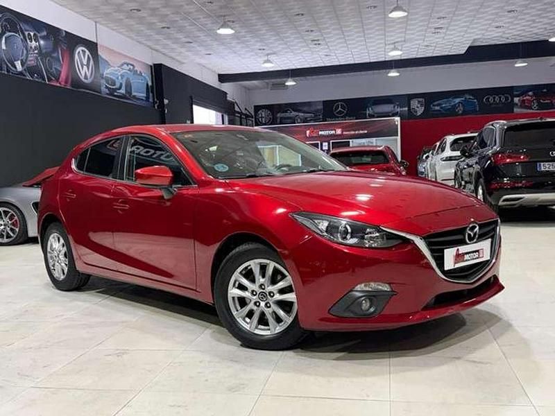 Usado Mazda 3 Style 105 CV (77 kW) 2017 Rojo Utilitario