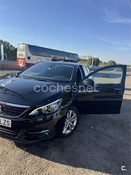 Usado Peugeot 308 SW Allure 130 CV (95 kW) 2018 Negro Familiar