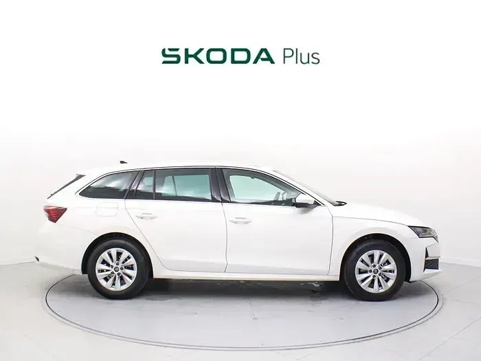 Usado Skoda Octavia Selection 116 CV (85 kW) 2026 Blanco Familiar