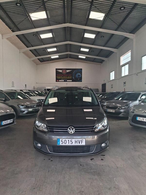 Gris Usado 2014 VW Touran Advance Monovolumen | 9499 € (Precio justo) - Imagen 1/4