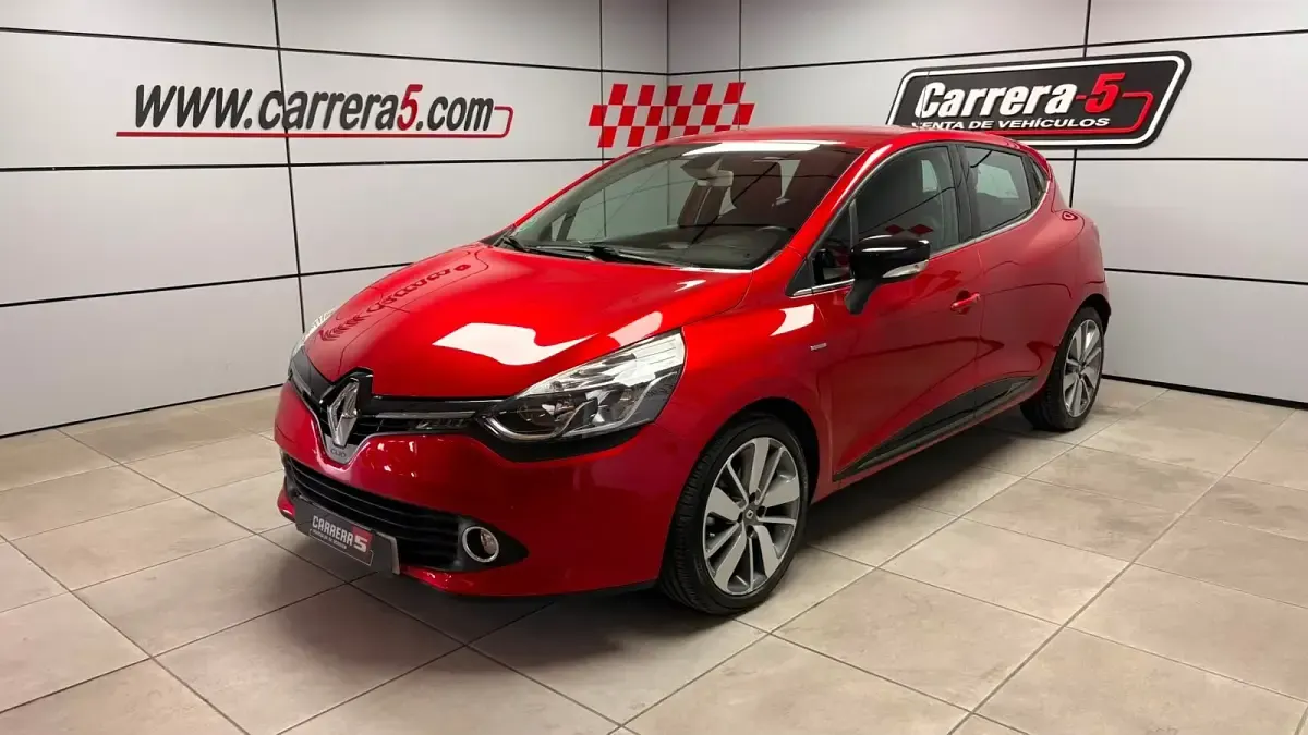 Usado Renault Clio Expression 90 CV (66 kW) 2014 Rojo